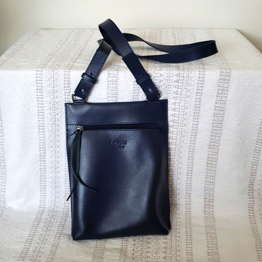 Laurige Criateru purple genuine Leather crossbody purse. Silver hardware.